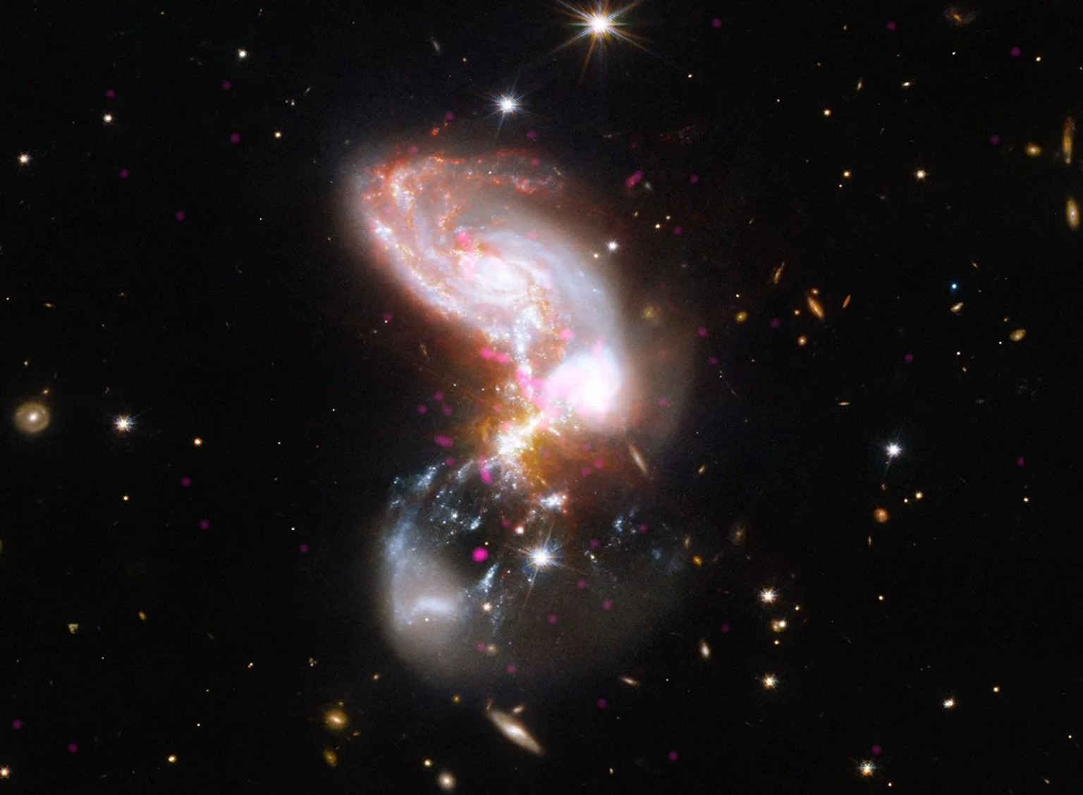 NASA revela fusión galáctica furiosa captada por Chandra